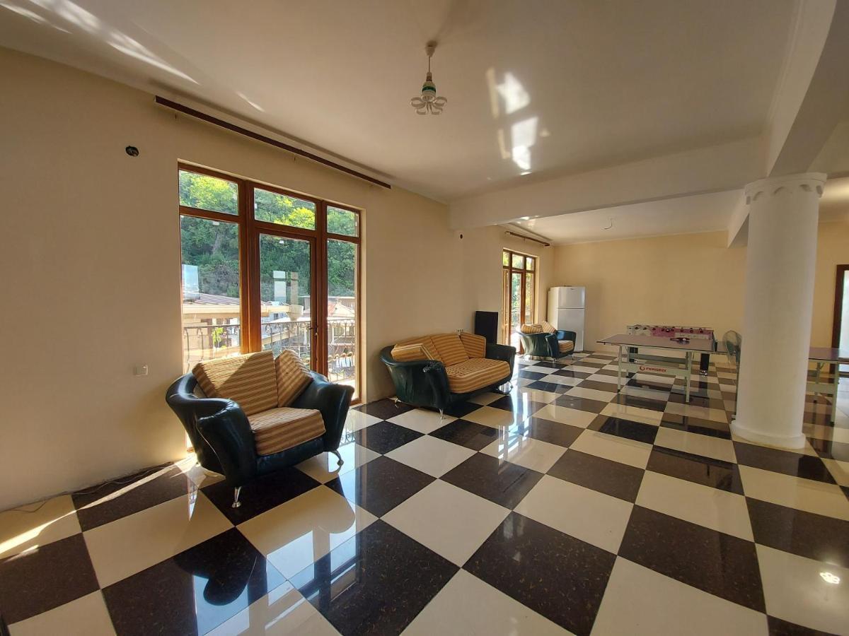 Гостевой Дом София 400 М До Моря Gagra Buitenkant foto